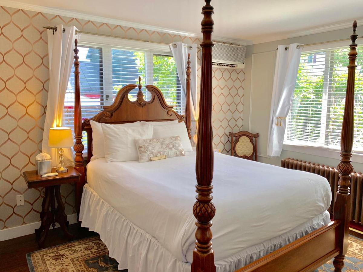 Ivy Manor Inn Village Center 바 하버 외부 사진